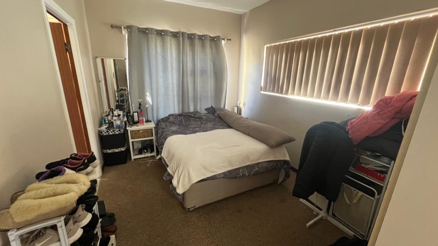 5 Bedroom Property for Sale in Wavecrest Eastern Cape